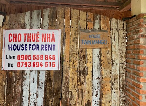 room for rent sign on wooden door in vietnam